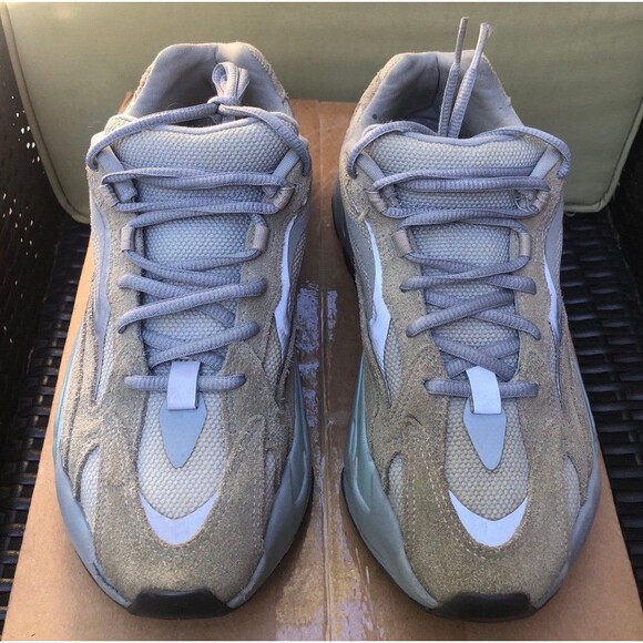 Athletic_Shoes